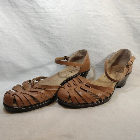 SOFTSPOTS Tatianna Leather Closed Toe Sandals - Picture 1 of 10